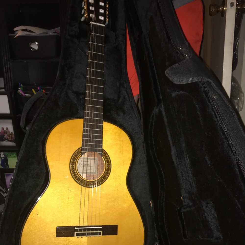 YAMAHA CG201S cedar top w/ glossy finish!